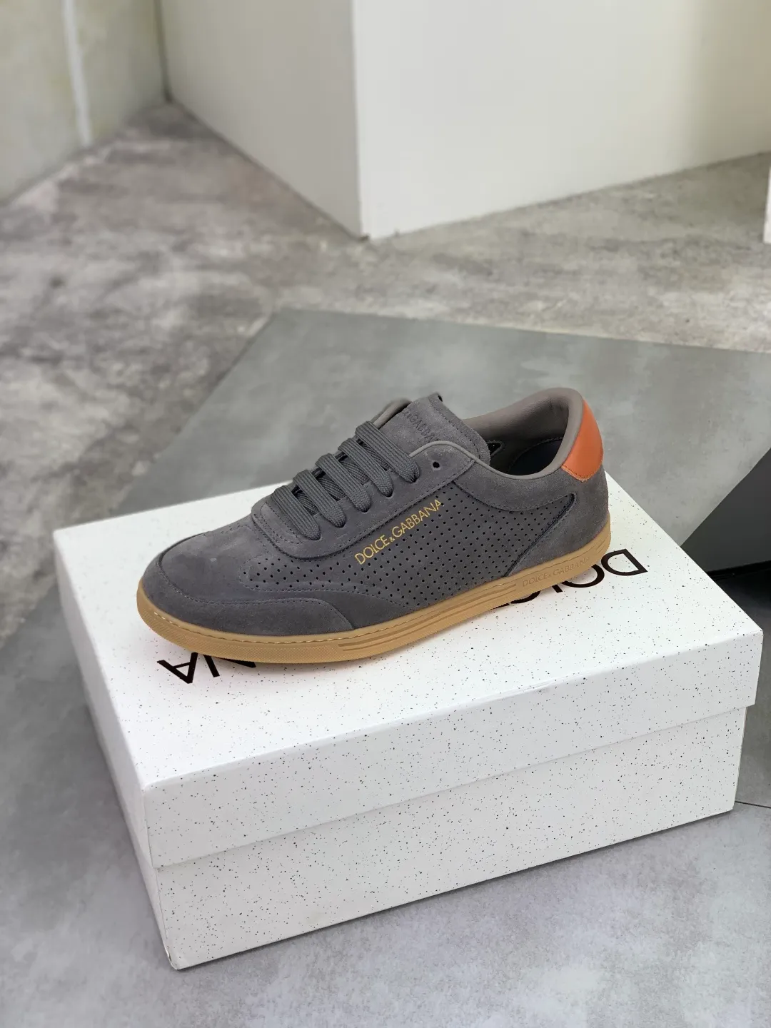 Men's shoes P500 💰 [New model] The latest hot model, top original quality, the official website is synchronized with "DOLCE&GABBANA [Dolce & Gabbana] ~ High Quality." The effect is low-cut casual DG men's shoes, loved by many celebrities, using high-end imported first-layer frosted calfskin with punched logo design + cowhide feet, simple and elegant, perfect interpretation of the latest inspiration for shoes, classic and fashionable integration, luxury dream, dominating fashion Suitable for drivers, light and comfortable to drive, light and breathable for outdoor travel, high-end quality, trustworthy, 3️⃣color🉑️choice! Code number: 38-46